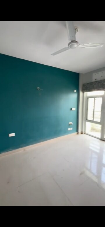 Room in 3 BHK Apartment at Ansal Celebrity Meadows, Sushant Golf City – for Sale