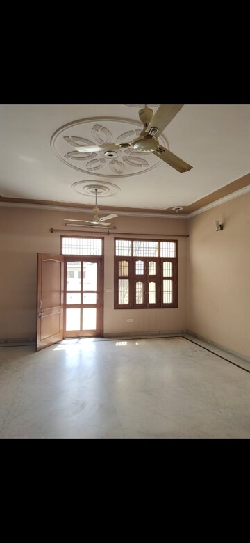 Room in 2 BHK Independent House at Sector 14 – for Rent