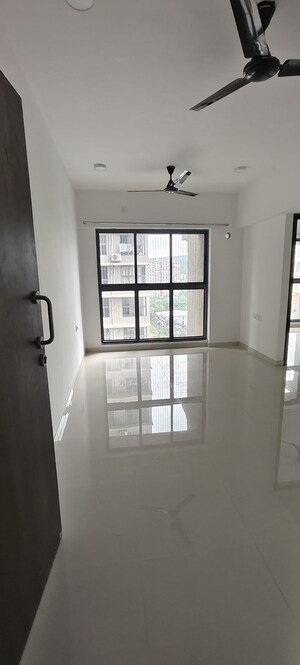 2 BHK Apartment For Rent in UK Iridium, Kandivali East