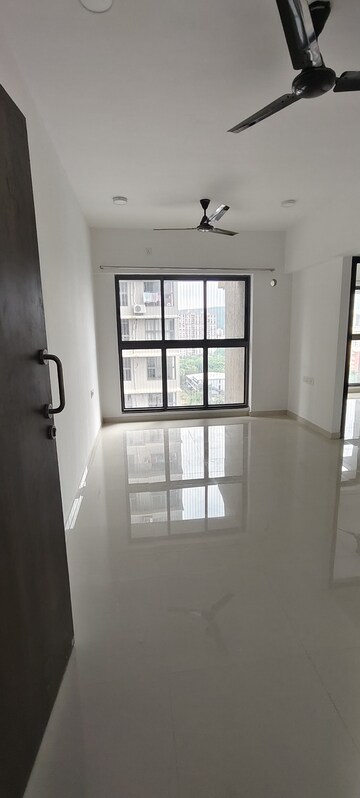 2 BHK Apartment For Rent in UK Iridium, Kandivali East