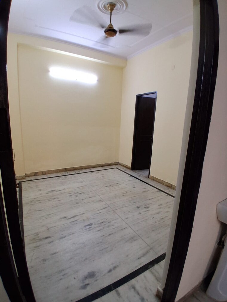 Room, rajpur khurd extension 1.5 Bedroom 420 Sq.Ft. Builder Floor In Rajpur Khurd Extension Delhi 9405010