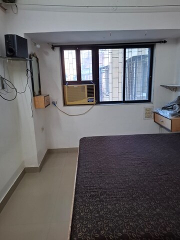 Team Area in 1 BHK Apartment at Kokil Kunj Apartments, Kandivali West – for Rent