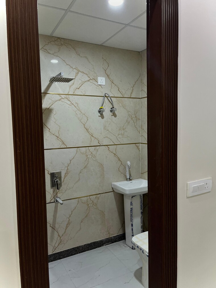 Bathroom, uninav-bliss 3 Bedroom 1475 Sq.Ft. Apartment In Raj Nagar Extension Ghaziabad 9405048