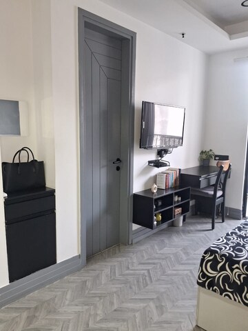 Parking in 1 BHK Apartment at DLF Building 10, Dlf Phase ii – for Rent