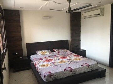 Bedroom in 2 BHK Builder Floor at Unitech South City 1, South City 1 – for Rent
