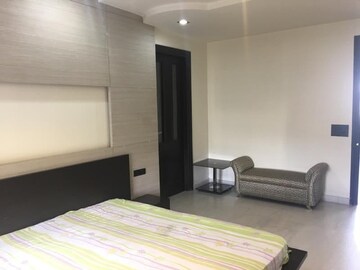 Bedroom in 2 BHK Builder Floor at Unitech South City 1, South City 1 – for Rent