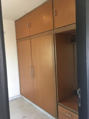 Bathroom in 2 BHK Builder Floor at Unitech South City 1, South City 1 – for Rent