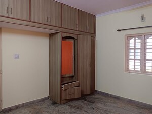 Room in 3 BHK Builder Floor at Ejipura – for Rent