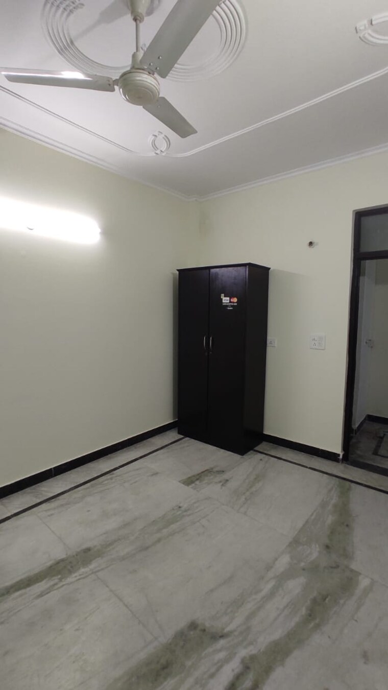 Room, rajpur khurd extension 2 Bedroom 720 Sq.Ft. Builder Floor In Rajpur Khurd Extension Delhi 9405175