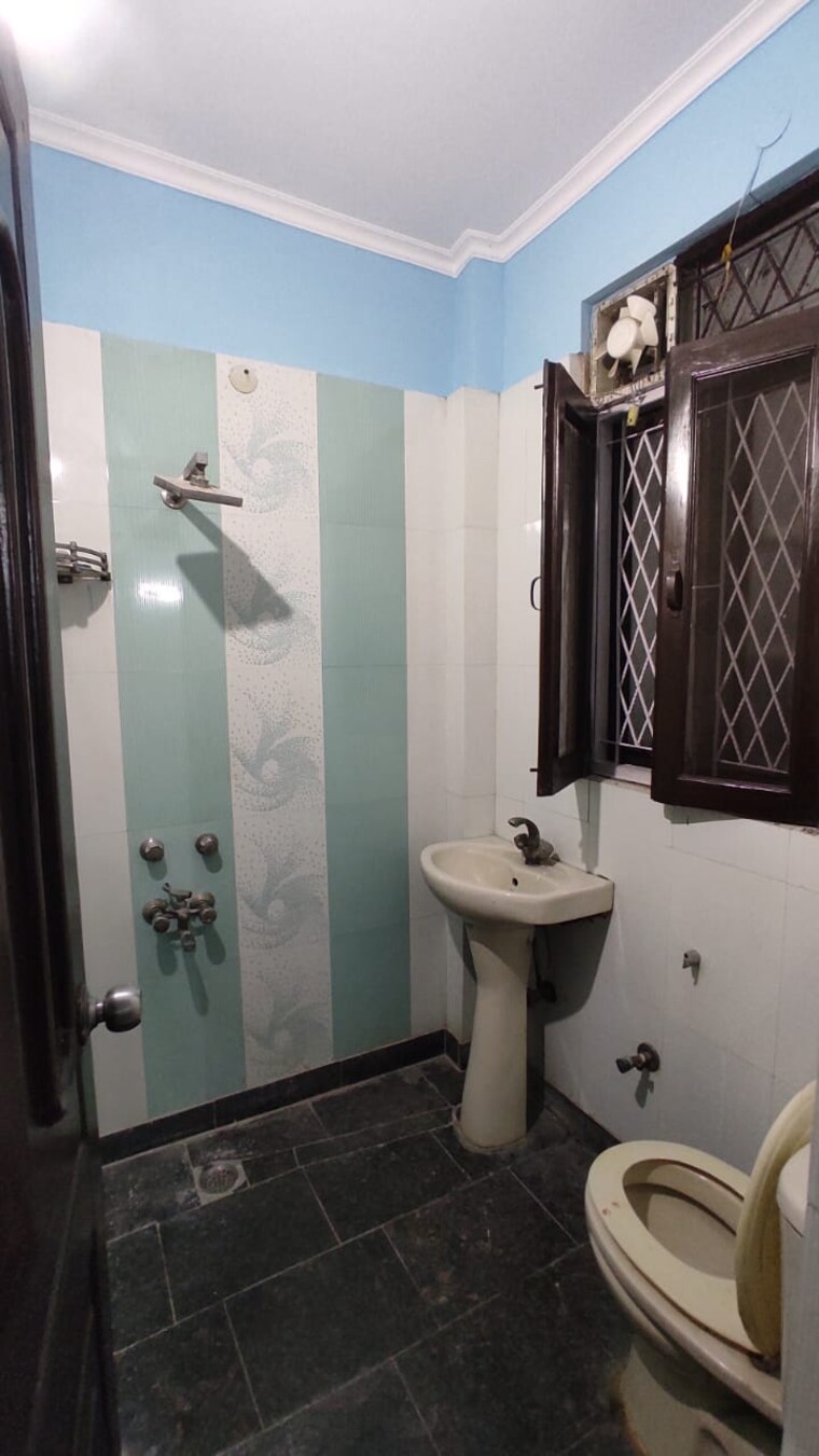 Bathroom, rajpur khurd extension 2 Bedroom 720 Sq.Ft. Builder Floor In Rajpur Khurd Extension Delhi 9405175