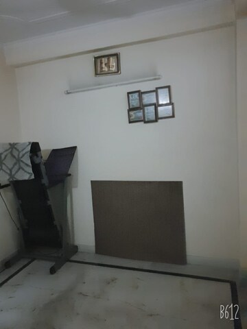 Team Area in 2 BHK Apartment at Khirki Extension – for Rent