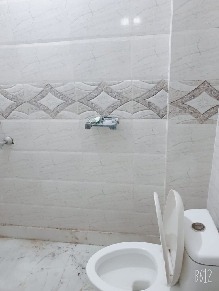 Bathroom, khirki extension 2 Bedroom 800 Sq.Ft. Apartment In Khirki Extension Delhi 9405180