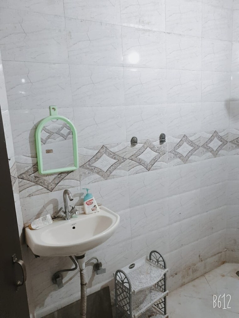 Bathroom, khirki extension 2 Bedroom 800 Sq.Ft. Apartment In Khirki Extension Delhi 9405180