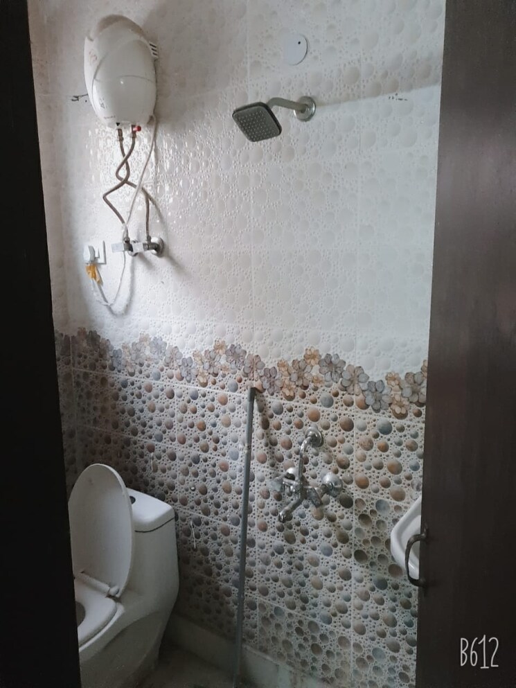 Bathroom, khirki extension 2 Bedroom 800 Sq.Ft. Apartment In Khirki Extension Delhi 9405180