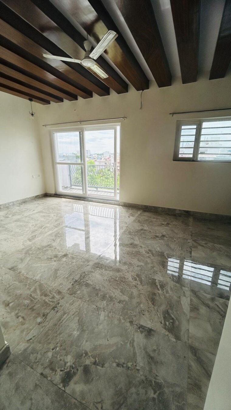 Room, sahastradhara road Studio 50 Sq.Yd. Builder Floor In Sahastradhara Road Dehradun 9405203