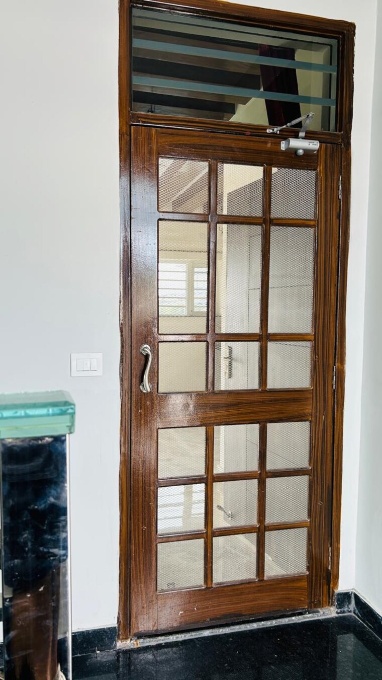 Room, sahastradhara road Studio 50 Sq.Yd. Builder Floor In Sahastradhara Road Dehradun 9405203