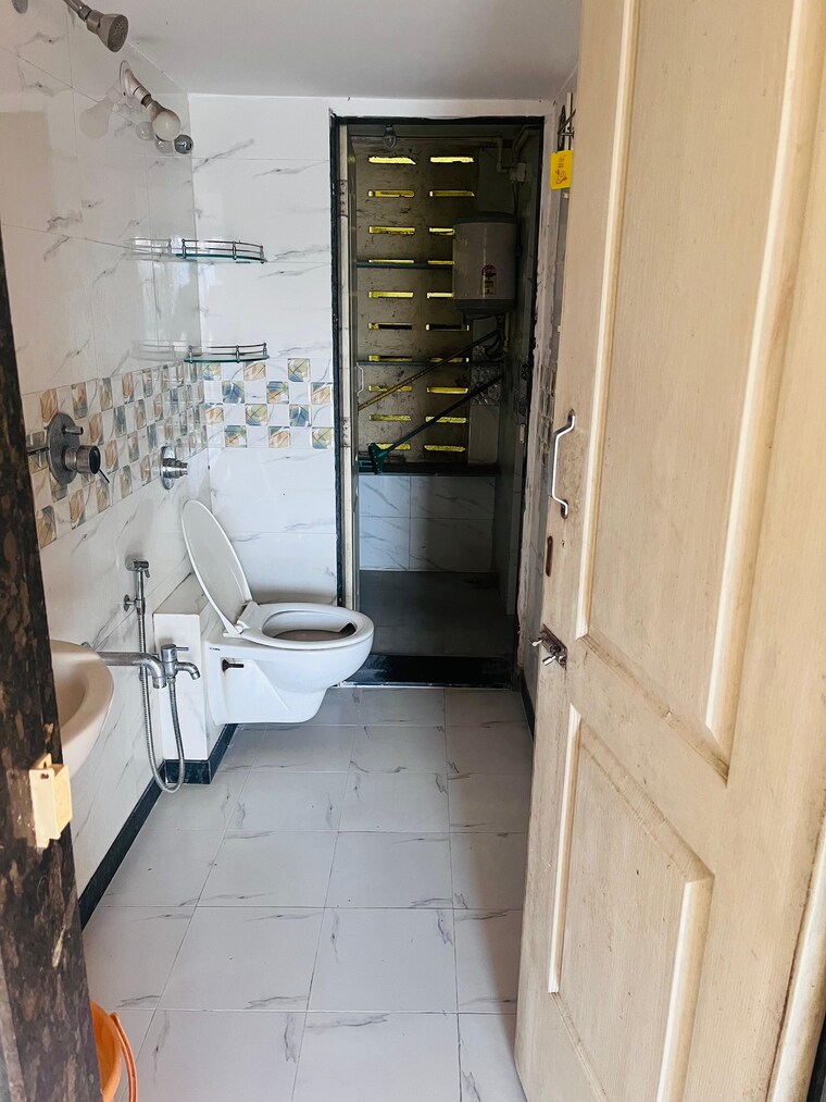 Bathroom, shree-sai-baba-aasavari 2 Bedroom 696 Sq.Ft. Apartment In Vartak Nagar Thane 9405195