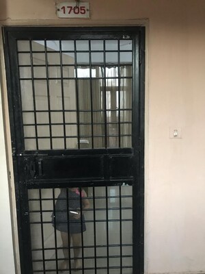 Room in 2 BHK Apartment at Supertech Cape Town, Sector 74 – for Rent