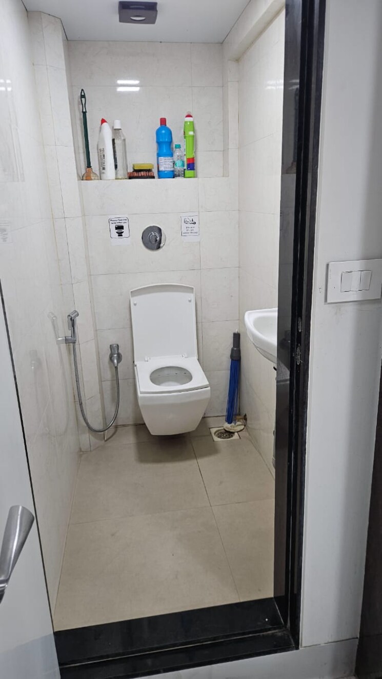 Bathroom, je-and-vee-vrindavan 2 Bedroom 713 Sq.Ft. Apartment In Malad East Mumbai 9405242