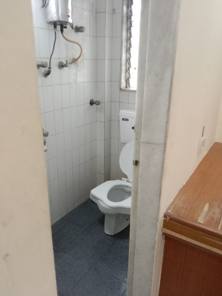 Bathroom, kalpana-chs-dahisar 1 Bedroom 500 Sq.Ft. Apartment In Dahisar West Mumbai 9405212