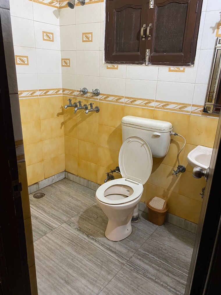 Bathroom, sainik colony 3 Bedroom 2970 Sq.Ft. Builder Floor In Sainik Colony Faridabad 9405233