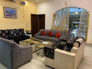 Team Area in 3 BHK Builder Floor at Sainik Colony – for Sale