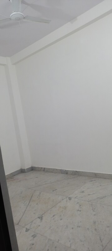 Room in 2 BHK Builder Floor at Mayur Vihar Phase 1 – for Rent