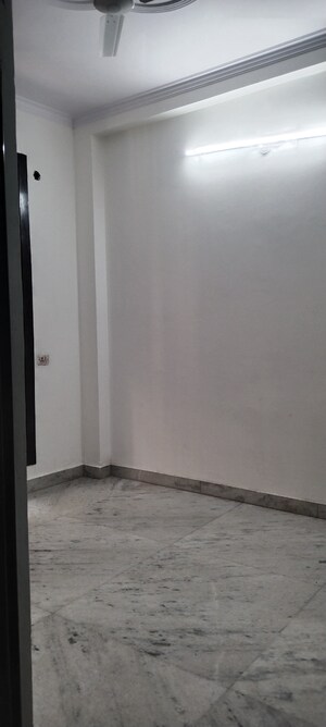 Room in 2 BHK Builder Floor at Mayur Vihar Phase 1 – for Rent