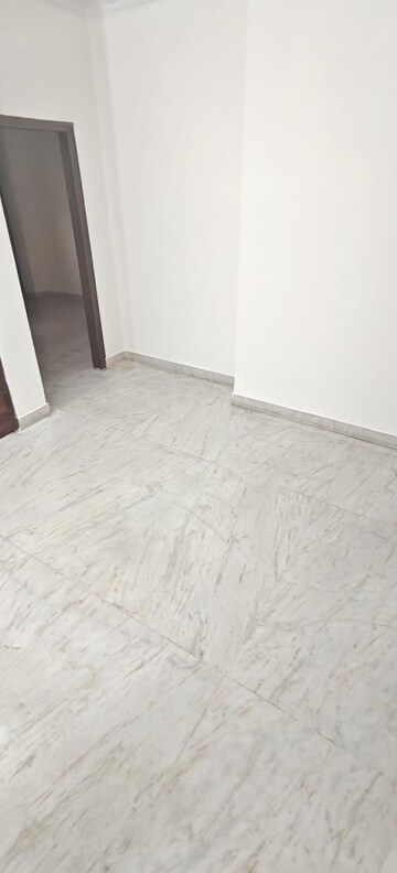 Room in 2 BHK Builder Floor at RWA Residential Society Sector 46, Sector 46 – for Rent