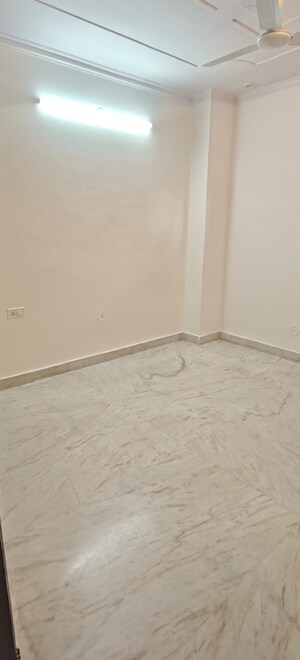 Room in 2 BHK Builder Floor at RWA Residential Society Sector 46, Sector 46 – for Rent