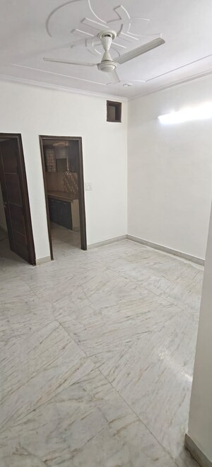 Room in 2 BHK Builder Floor at RWA Residential Society Sector 46, Sector 46 – for Rent