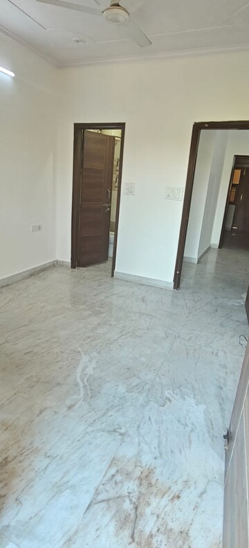 Room in 2 BHK Builder Floor at RWA Residential Society Sector 46, Sector 46 – for Rent