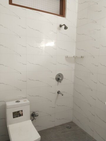 Bathroom in 3 BHK Apartment at Sarita Vihar Pocket-G RWA, Sarita Vihar – for Rent
