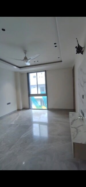 Room in 3 BHK Builder Floor at Puri PP City Centre, Pitampura – for Rent