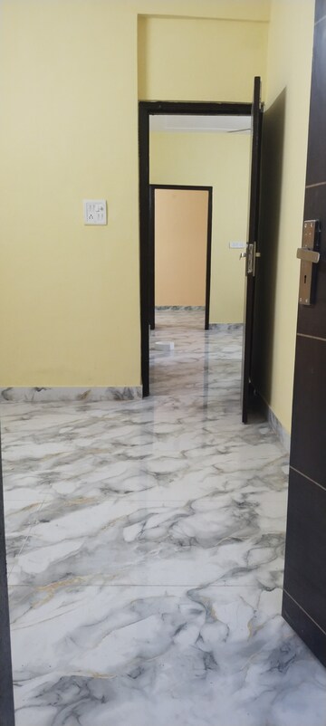 Room in 2 BHK Builder Floor at Mayur Vihar Phase 1 – for Rent
