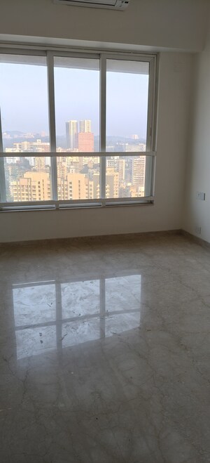 Room in 3 BHK Apartment at Kalpataru Radiance, Goregaon West – for Rent