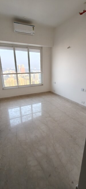 Room in 3 BHK Apartment at Kalpataru Radiance, Goregaon West – for Rent