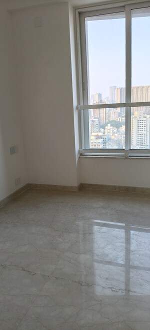 Room in 3 BHK Apartment at Kalpataru Radiance, Goregaon West – for Rent