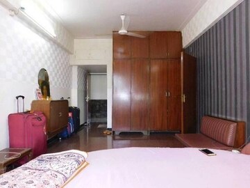 Living Room in 6 BHK Apartment at Breach Candy Gardens, Cumbala Hill – for Rent