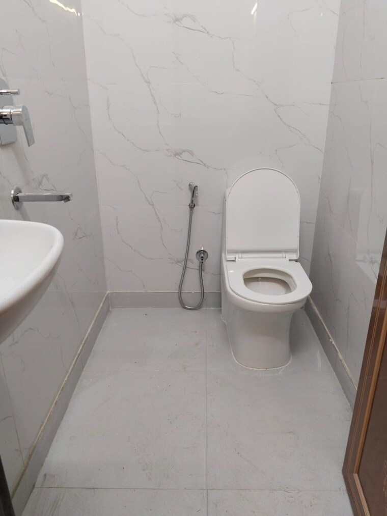 Bathroom, old rajinder nagar 3 Bedroom 900 Sq.Ft. Builder Floor In Old Rajinder Nagar Delhi 9405271