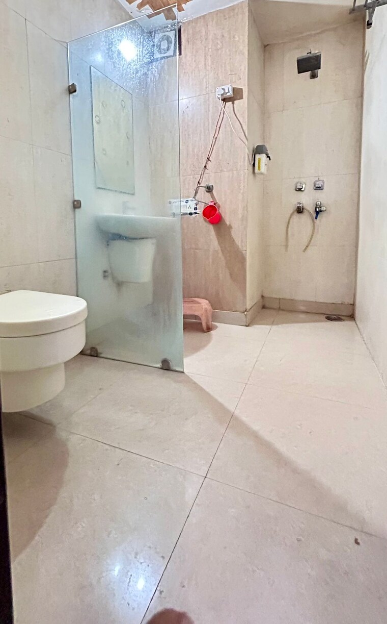 Bathroom, old rajinder nagar 3 Bedroom 900 Sq.Ft. Builder Floor In Old Rajinder Nagar Delhi 9405271