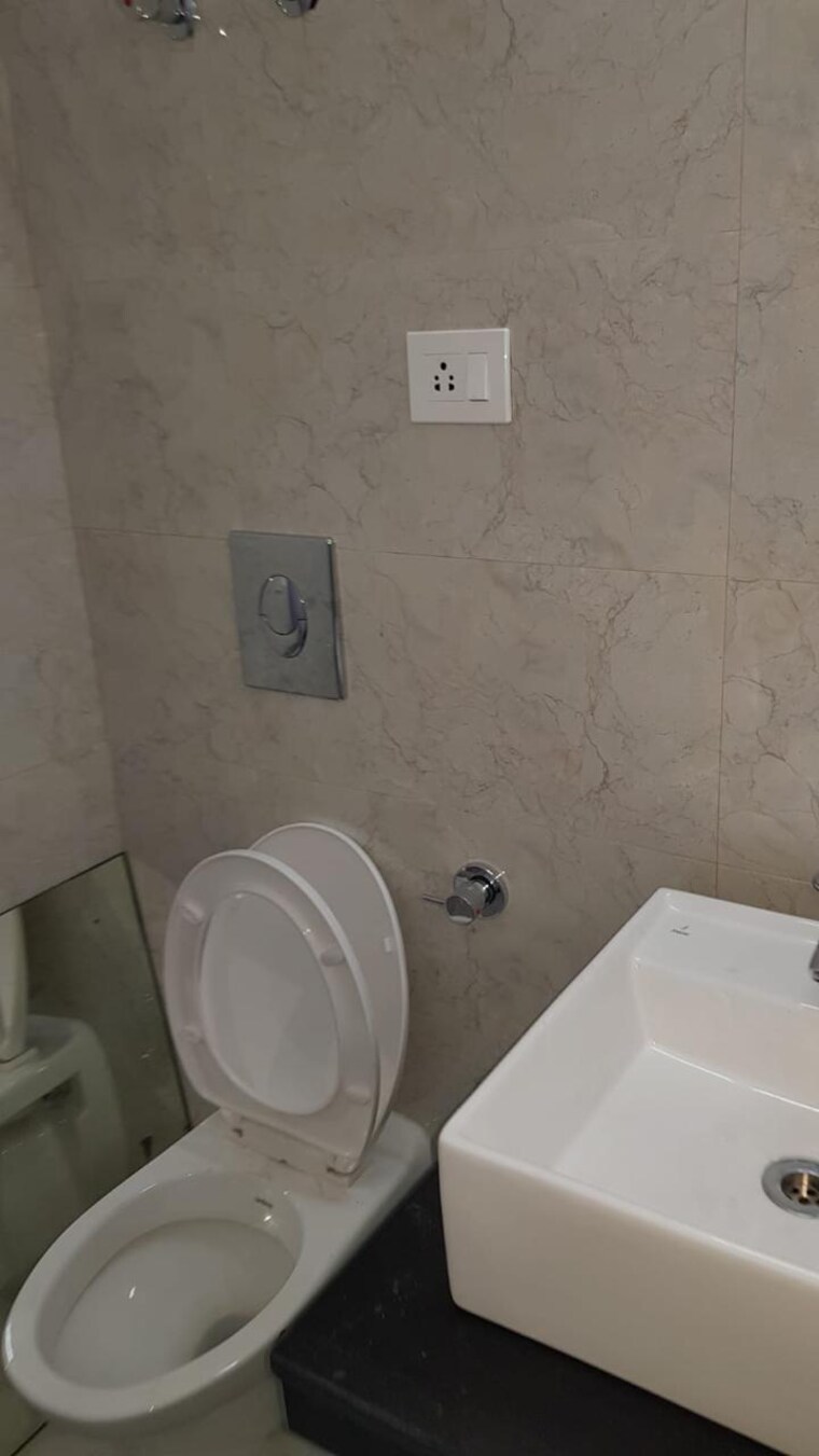 Bathroom, vasant kunj 2 Bedroom 1350 Sq.Ft. Apartment In Vasant Kunj Delhi 9405282