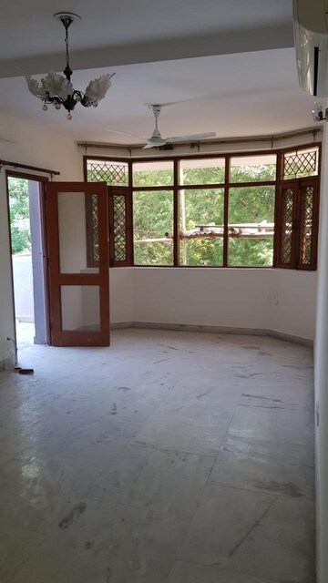 Room in 2 BHK Apartment at Vasant Kunj – for Rent