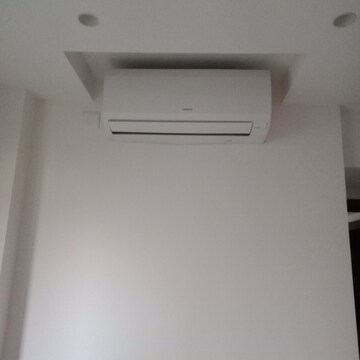 Room in 1 BHK Apartment at Hiranandani Regent Hill, Powai – for Sale