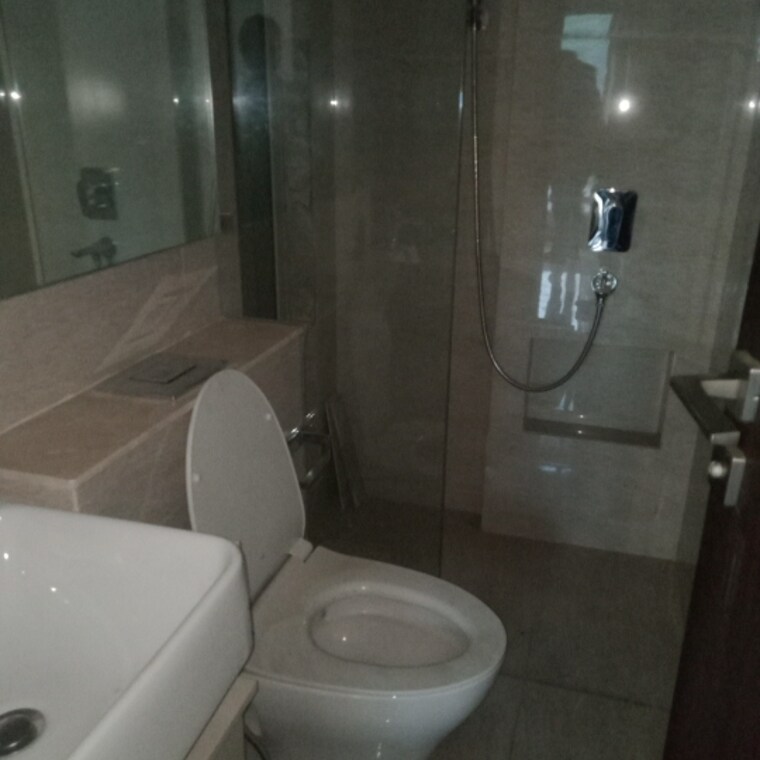 Bathroom, hiranandani-regent-hill 1 Bedroom 379 Sq.Ft. Apartment In Powai Mumbai 9405298