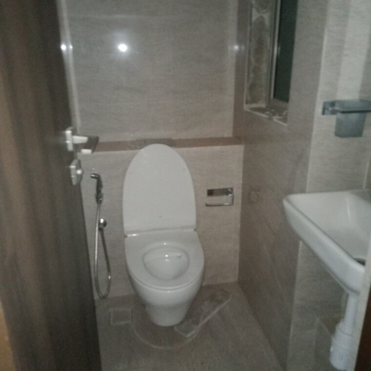 Bathroom, hiranandani-regent-hill 1 Bedroom 379 Sq.Ft. Apartment In Powai Mumbai 9405298