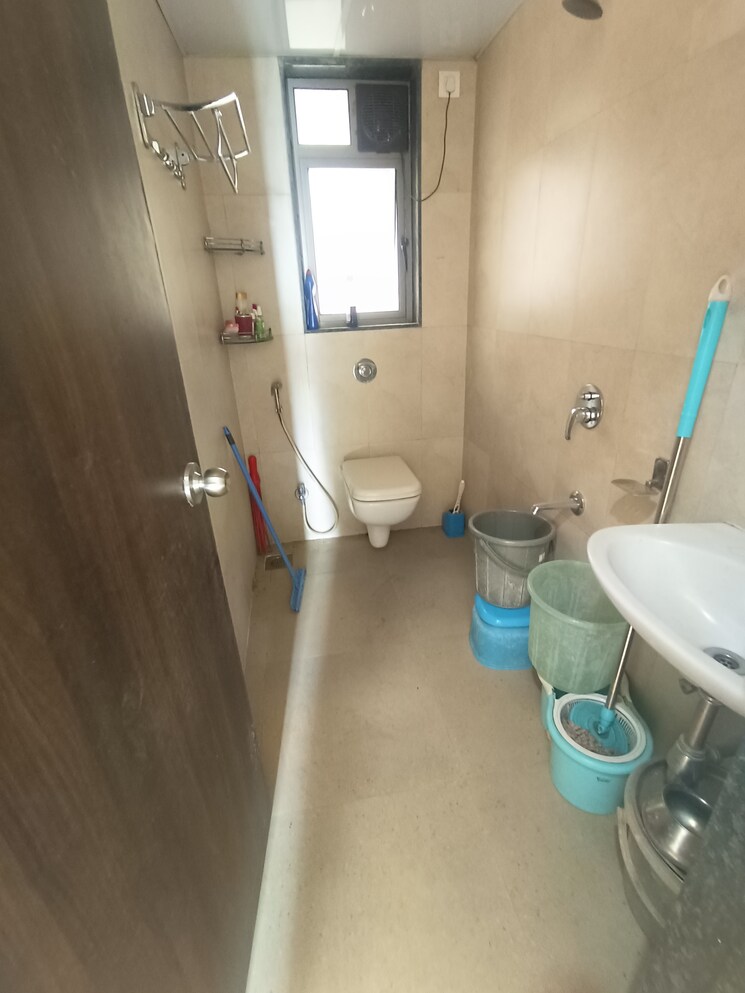 Bathroom, runwal-eirene 2 Bedroom 990 Sq.Ft. Apartment In Balkum Pada Thane 9405296