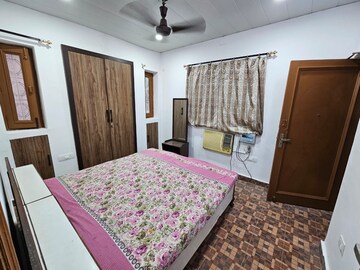 Bedroom in 1 BHK Builder Floor at Lajpat Nagar ii – for Rent