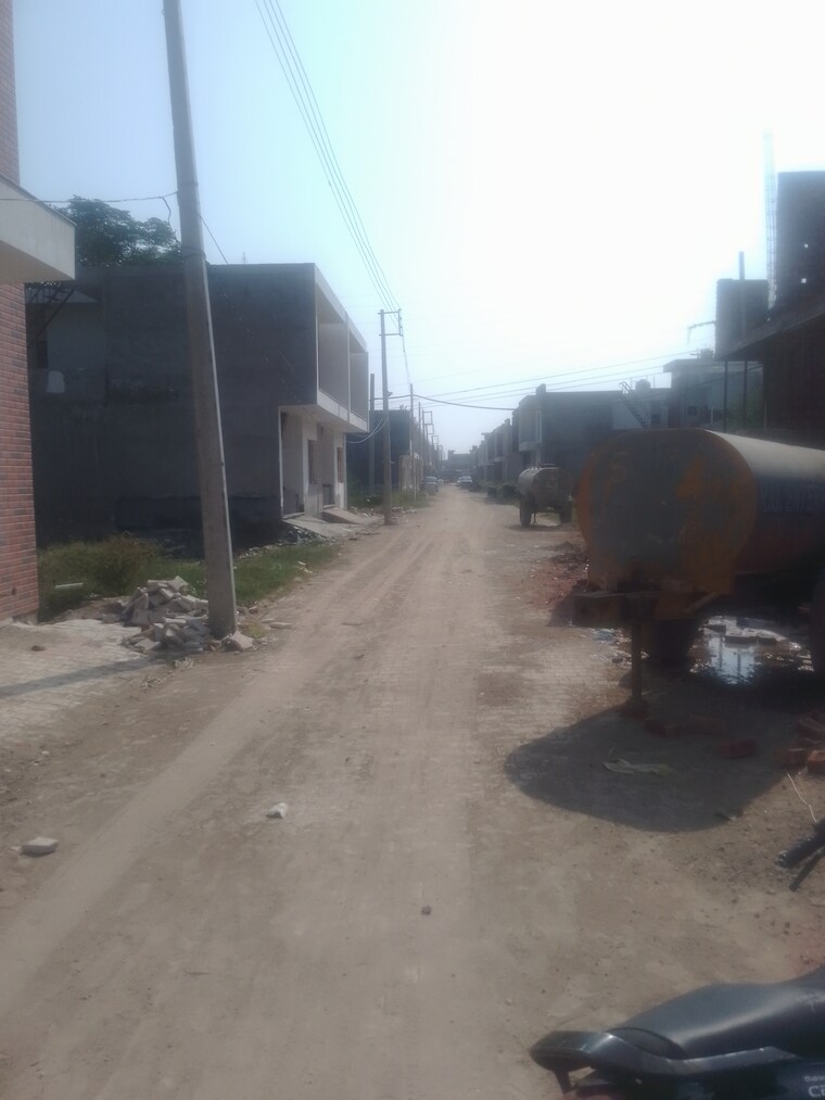  Parking, kharar 3 Bedroom 93 Sq.Yd. Independent House In Kharar Mohali 9405301