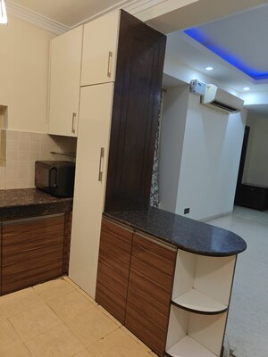 Bathroom in 4 BHK Apartment at Emerald Green, Sector 52 – for Rent